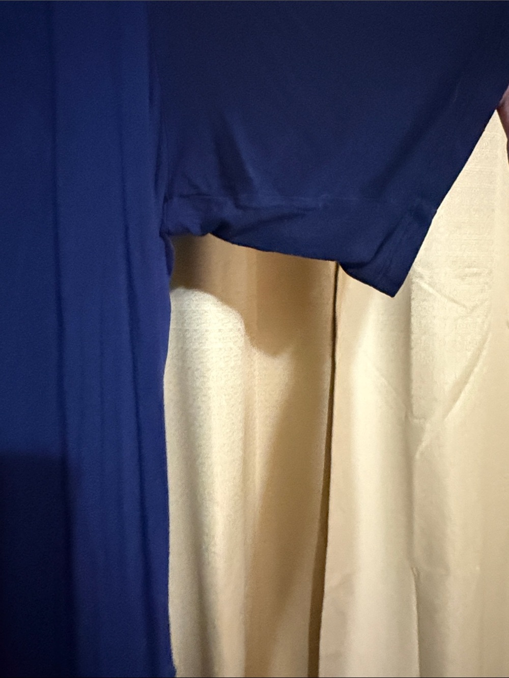 Super soft V-Neck Shirt in Navy Blue - Picture 3 of 3